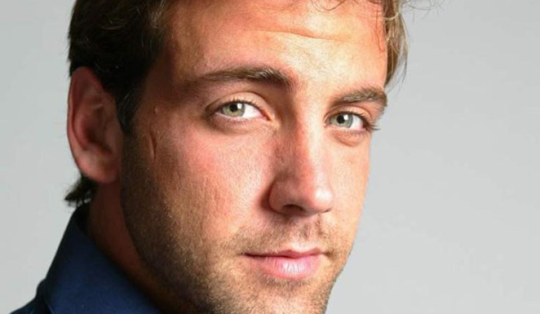 Descubre en las siguientes imágenes 10 cosas que no sabías del guapísimo actor y cantante Carlos Ponce.