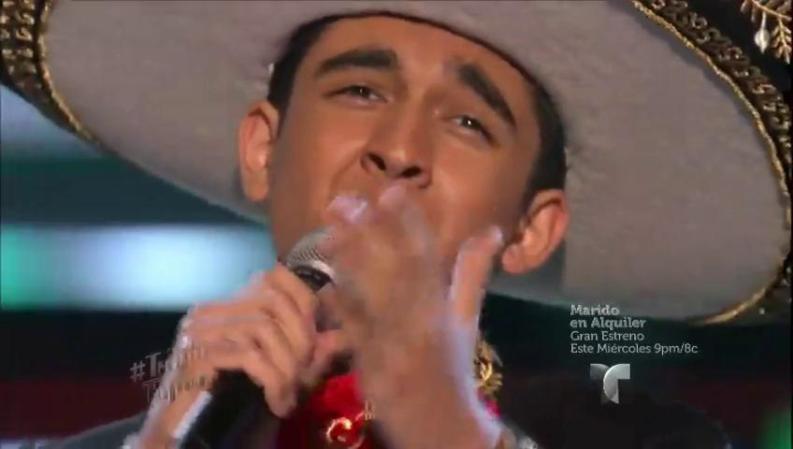 A ritmo de rancheras, Alan cautivó con el tema “La enorme distancia”.