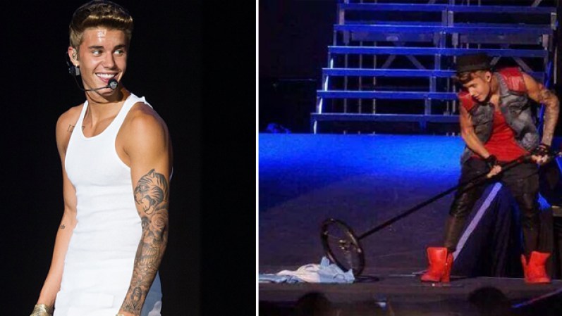 9 DE NOVIEMBRE, 2013: Captan al cantante Justin Bieber mientras barre la bandera argentina en pleno concierto en Buenos Aires. <br /><br /> Justin Bieber barre bandera argentina <br />