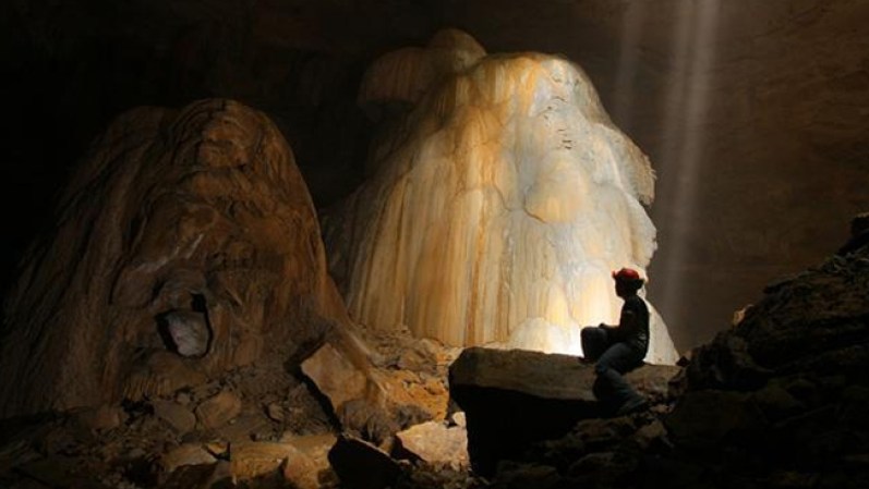 Por años, dicho lugar fue considerado como la caverna de un solo tiro más grande del mundo, por sus 376 metros de caída libre.