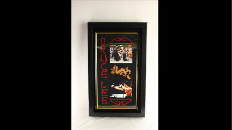 Fotografía autografiada de Bruce Lee. Precio base $350.