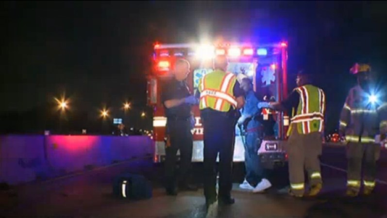 El accidente tuvo lugar cerca de Welch Road, poco antes de las 4:15am. Todos los carriles hacia el oeste de la I-635 fueron cerrados por un par de horas después del accidente.