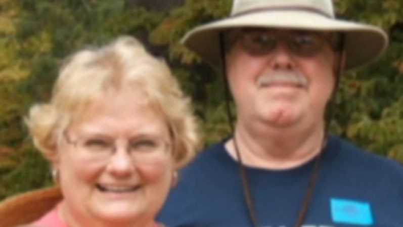 30 DE MARZO, 2013 - El Fiscal del Condado de Kaufman, Mike McLelland y su esposa Cynthia fueron encontrados muertos a tiros en el interior de su casa en Forney. <br /><br /><br /><br /><br /><br /> Matan a fiscal texano y a su esposa <br />