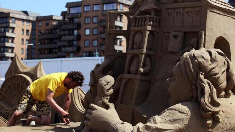 Ahora, en su séptimo año, el festival cuenta con esculturas de arena de galardonados artistas de todo el mundo.
