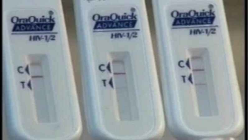 Los partidarios de que se apruebe el test dicen que haría posible aumentar el número de personas que detectan el virus, lo cual debería conducir a que menos personas propaguen la enfermedad.
