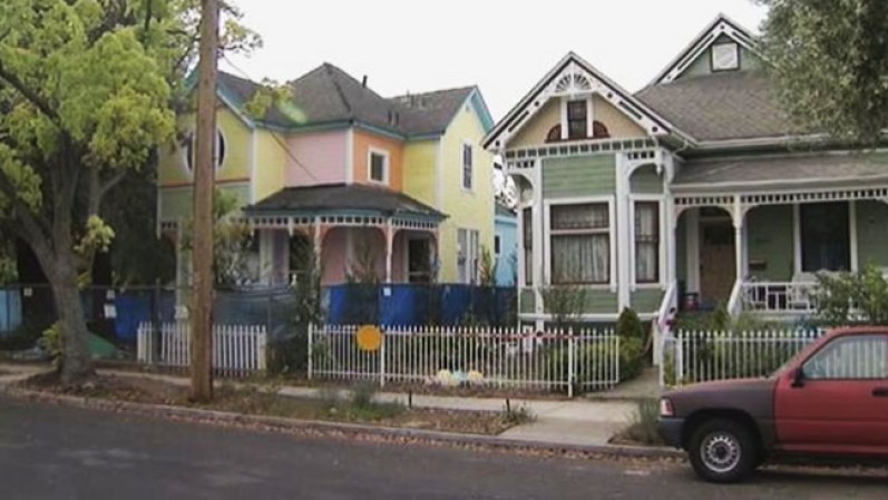 Un miembro de la Asociación de Residentes de Old Quaid dijo a NBC Bay Area que la queja no se trata de los colores pasteles con los que fue pintada la casa, sino de asegurarse que la remodelación fue hecha de forma segura.