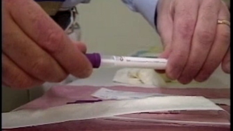 Sin embargo, algunos médicos temen que las personas que obtengan un resultado positivo no vayan al doctor.