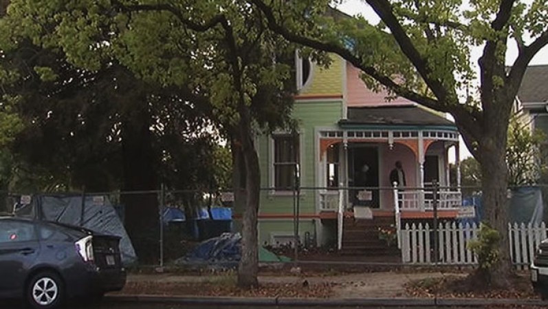 Rahman dijo a NBC Bay Area que su intención y la de su esposo no fue causar controversia, sino construir una casa para sus hijas.