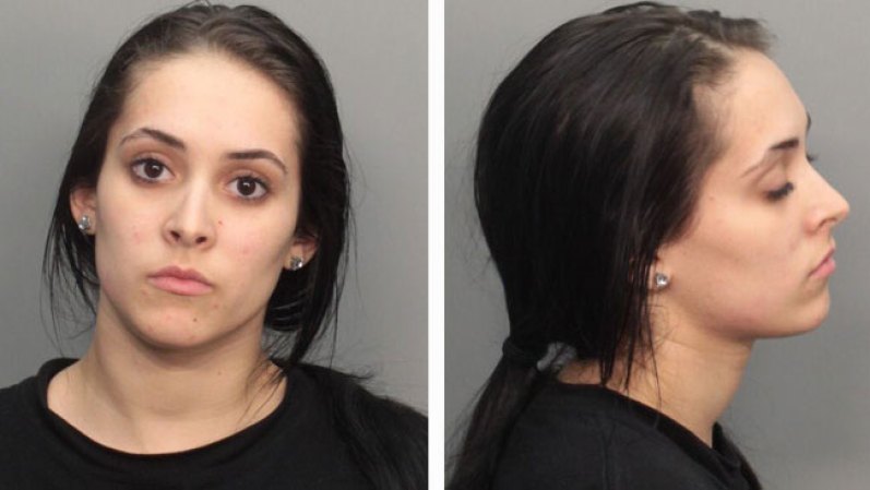 Ansley Alberto fue arrestada el 3/13/13 acusada de : <br />CANNABIS/POSSESSION/MORE THAN 20 GRAMS