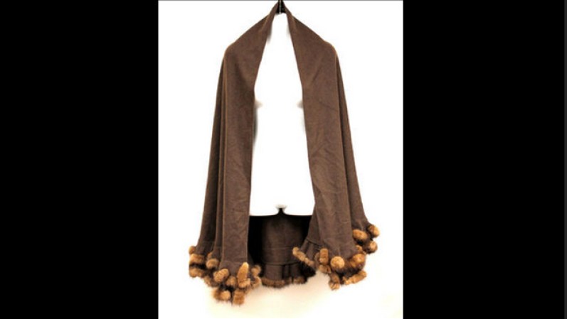 Capa de cachemira. Precio base $115.