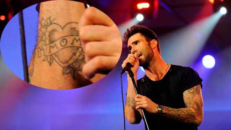 Adam Levine, vocalista de Maroon 5, tiene numerosos tatuajes entre los que se encuentran una guitarra, un tigre, alas, flores y números; también la palabra "Mamá" en un corazón.