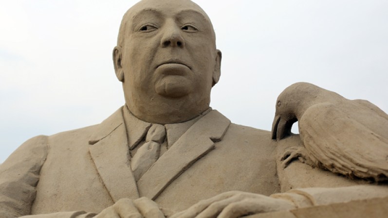 INGLATERRA - Escultura de Alfred Hitchcok<br /><br /><br /><br />Marzo 2013- Festival de Esculturas de Arena Weston-super-Mare
