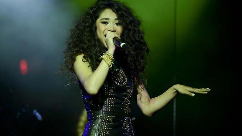 Jessica Sánchez – La finalista de American Idol con una voz indudablemente asombrosa, es mitad mexicana y mitad filipina.