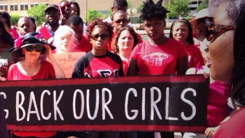 12 DE MAYO, 2013 - Cientos de manifestantes en el Metroplex se unieron a la convocatoria #BringBackOurGirls para exigir la liberación de cientos de niñas secuestradas en Nigeria.