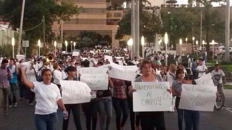 27 DE FEBRERO, 2013 - El miércoles en la tarde aparecieron cientos de volantes convocando una marcha para la liberación de “El Chapo” Guzmán.