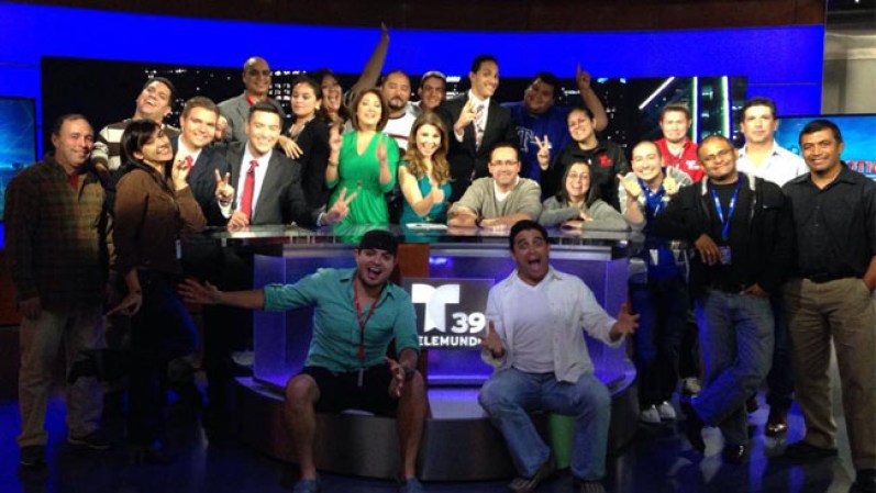 8 DE NOVIEMBRE, 2013 - La familia de T39 y nuestra cadena hermana NBC 5 están de fiesta ya que están estrenando un edificio con la tecnología de punta.