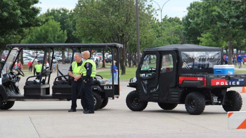 Todos estos asistentes estuvieron rodeados de policías en todo momento.