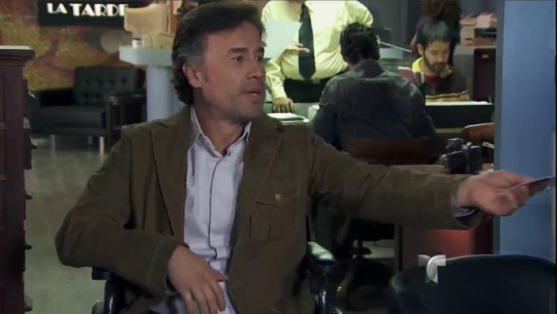 Linares informa a Eugenia y Alfonso que se va a Canadá.