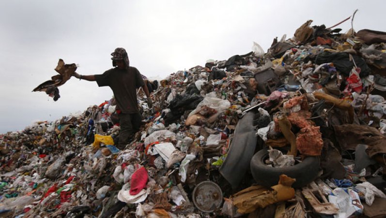 Aunque algunos se rotan, cuanto más basura hay, más larga es la jornada.