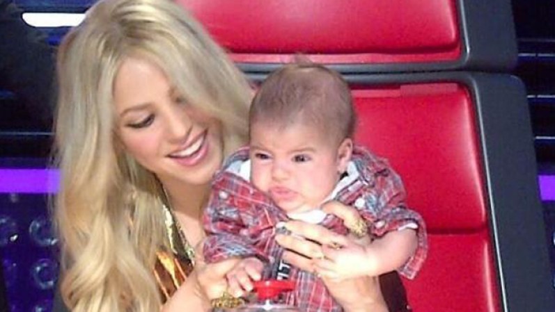 Shakira con Milan en el set de "The Voice", publicada el jueves 14 de abril del 2013.