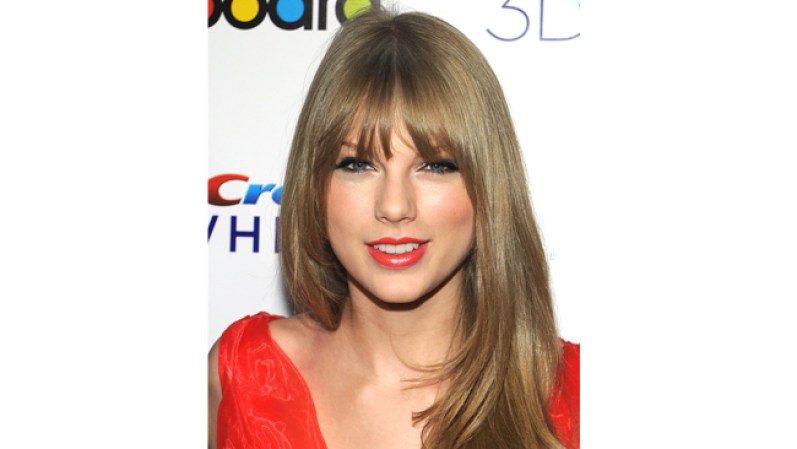 Muchas mujeres les gustaría tener el cabello de la cantante Taylor Swift.