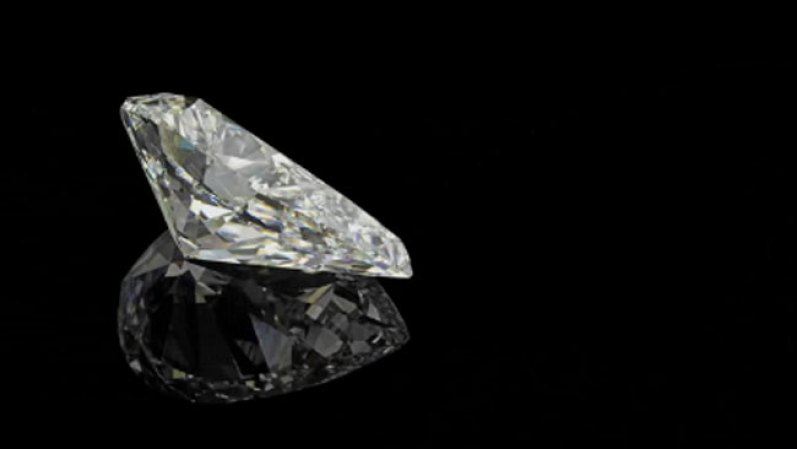 De esta forma, se podría afirmar que la talla del diamante se inició en Venecia, pasó de allí a los Países Bajos (en un primer momento a Brujas),y luego a la India, que aceptó, aunque con bastante resistencia, presionada por la demanda de los compradores.