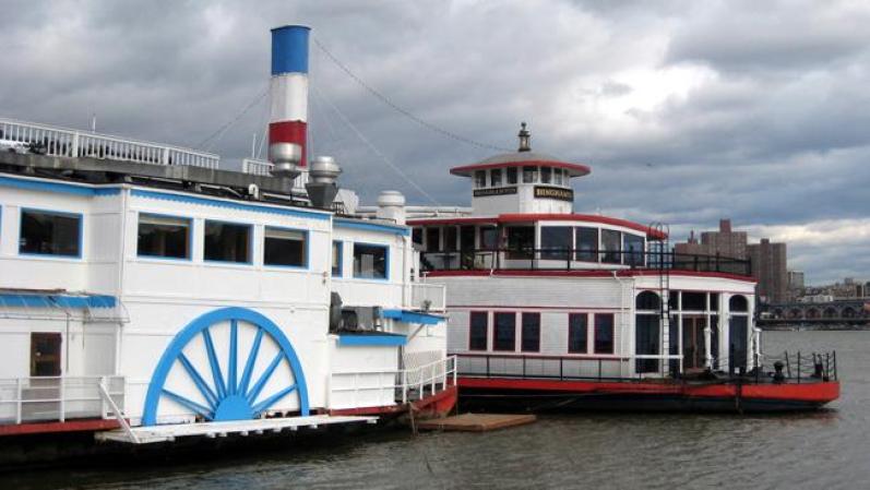 10. Edgewater, NJ<br />Población total: 10,634<br />Población soltera: 34.3%<br />Ingreso medio familiar: $113,356