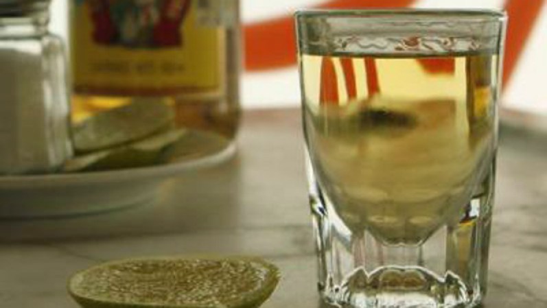 El mundo de las fobias es casi infinito. Se le puede tener miedo o asco a cualquier cosa. Aquí van algunos ejemplos.<br />Miedo al al alcohol: Potofobia.