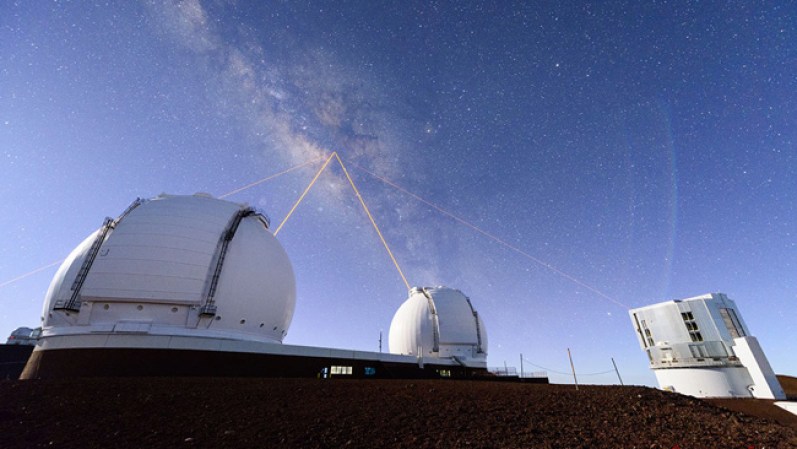 Como cada fin de semana aquí las imagenes mas destacadas de la NASA. Iniciamos con esta imagen de los cuatro lasers sobre Mauna Kea.