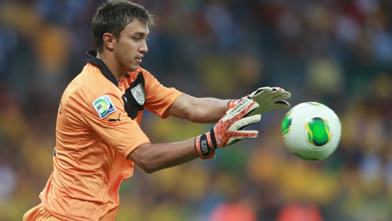 El portero de la selección de Uruguay, Fernando Muslera, nació en Argentina.