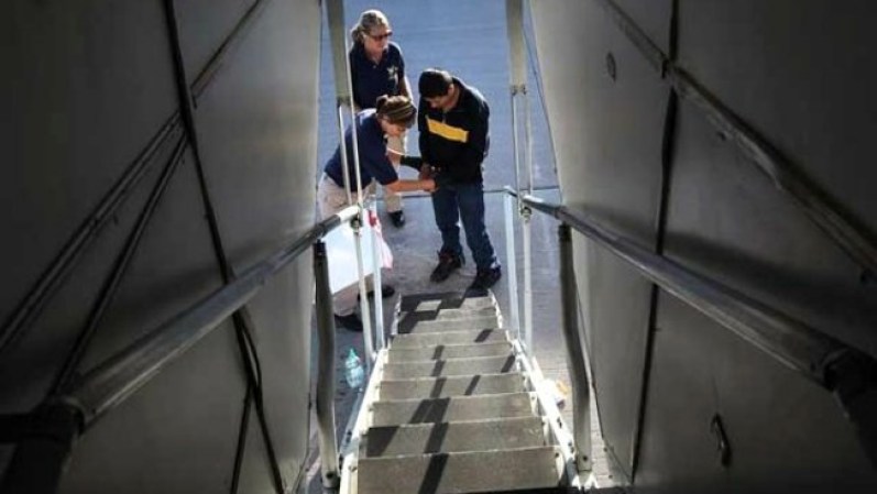 Además de un grupo de 66 hondureños, repatriaron a otros a 10 menores a Guatemala y 8 a El Salvador, acompañados por 22 mujeres.
