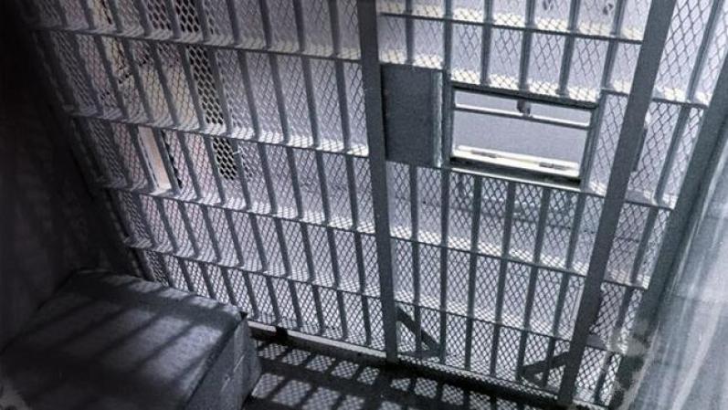 Arrestado por no querer salir de prisiónUn reo que se negó a abandonar la cárcel, se salió con la suya.