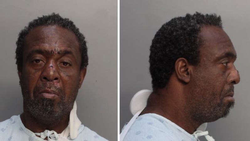 Jones Curtis fue arrestado el 9/4/2013 en la región de Miami, Florida por:<br /><br />Battery Aggravated