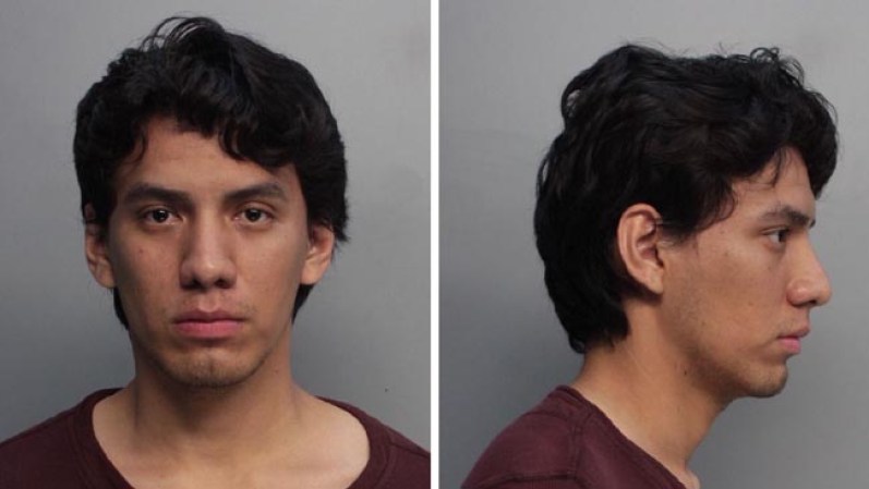 Juan Pablo Lopez fue arrestado el 9/8/2013 en la región de Miami, Florida por:<br /><br />Driving while license suspended