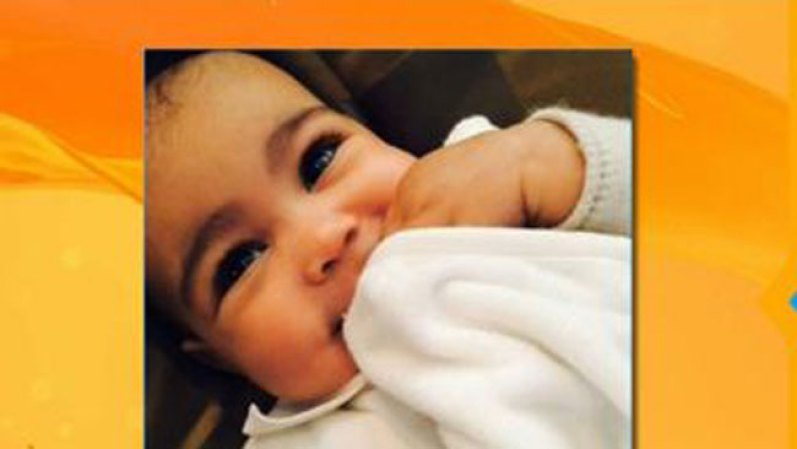 La hija de Kim y West, North West. Qué nombrecito.