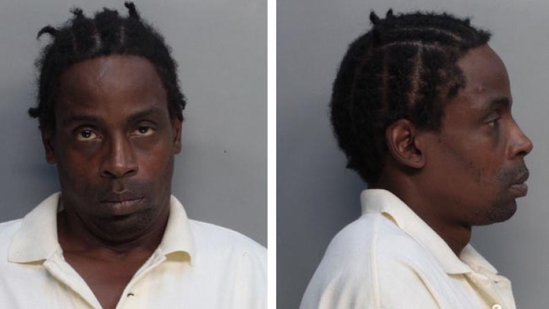 Mack Terrell fue arrestado el 9/8/2013 en la región de Miami, Florida por:<br /><br />Cannabis-sell-manufacture