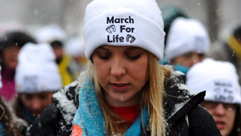 Tormenta invernal no impide que miles de personas se manifiesten en D.C. en contra del aborto.