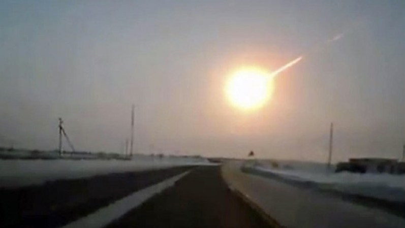 15 DE FEBRERO DE 2013: La caída de un meteorito en Rusia dejó un saldo de más de 500 heridos y destrozos en edificios, carros y viviendas, además del pánico en la población.<br /><br /><br /> Casi 500 heridos por caída de meteorito <br />