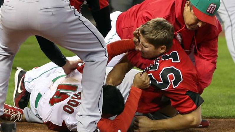 Marzo 2013: El partido entre México y Canadá dentro del Grupo D de la primera ronda del Clásico Mundial de Béisbol terminó de la peor manera posible.