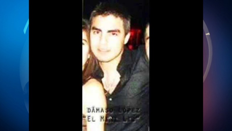 Dámaso López, “El Mini Lic”, quien no es mayor de 30 años, es hijo de Dámaso López Núñez, apodado "El licenciado", a quien la DEA identificó recientemente como sucesor de Joaquín "El Chapo" Guzmán. El supuesto “Mini Lic” publica fotos frecuentemente en las redes sociales de su vida ostentosa.