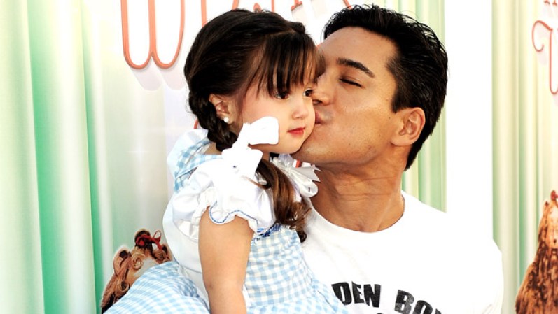 Ellos son muy famosos, guapos, talentosos y, en ocasiones, muy celosos de su vida familiar, por lo que resulta una sorpresa saber que todos comparten una condición que los hace felices: son padres y están a días de festejarlo. ¡Feliz Día del Padre!