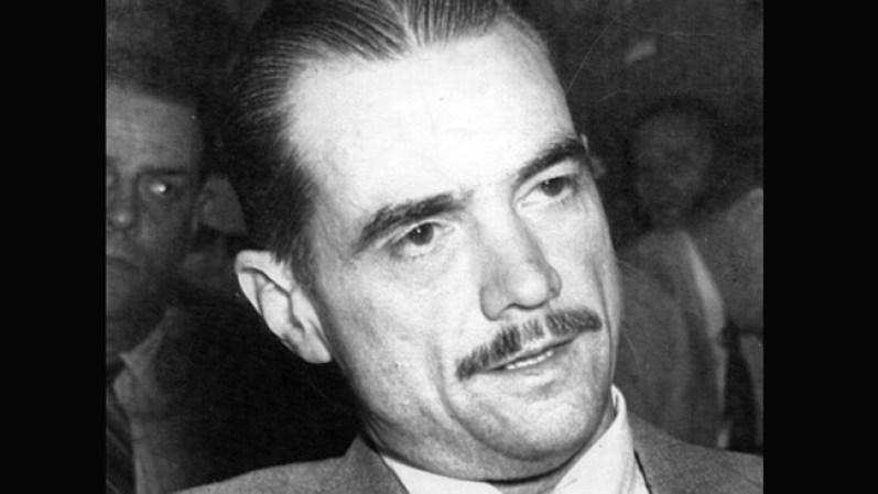 Howard Hughes.<br />El fenecido productor de cine -una de las personas más ricas del mundo- atropelló y mató a un peatón. Hugh le pagó a la familia de la víctima $20,000.
