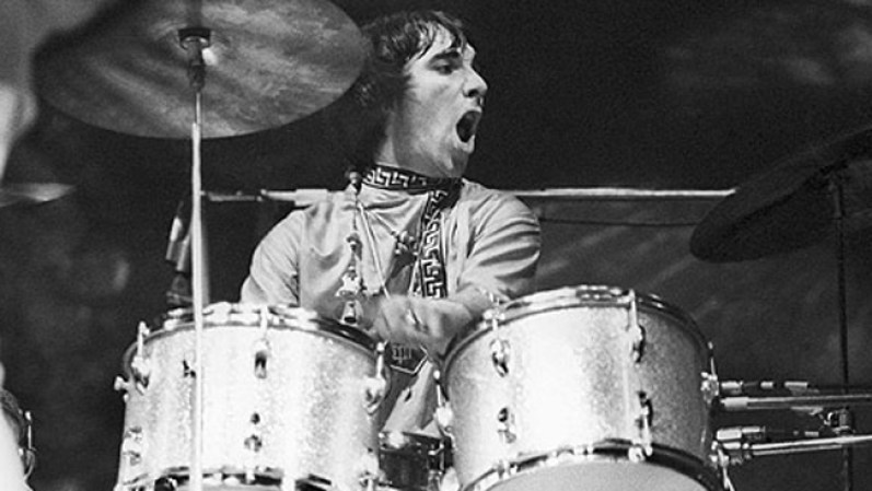 Keith Moon.<br />El baterista de la banda británica The Who atropelló a su chofer y guardaespaldas fuera de un pub en Inglaterra, mientras huía de unos skinheads. El músico no fue acusado por el accidente.