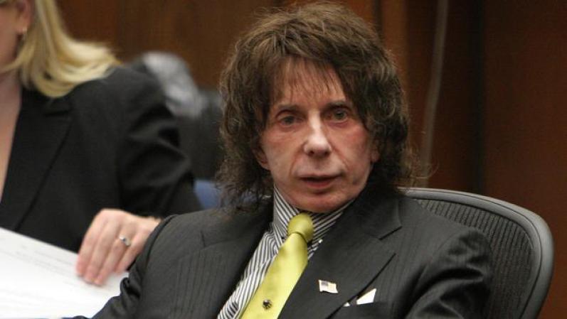 Phil Spector.<br />El legendario productor musical fue acusado del asesinato de la actriz de películas de bajo presupuesto Lana Clarkson. Aunque reclamó su inocencia, se hallaron sus huellas en el arma homicida.