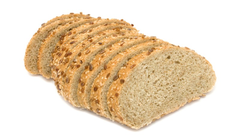 6) Pan integral con semillas:<br /><br /><br />Los que contengan gran cantidad de semillas y cereales integrales tienen un bajo nivel de grasas y puede proteger contra enfermedades del corazón, reducir el hambre y ayudar a controlar el peso. También están llenos de fibra, lo que mantiene el intestino trabajando de manera eficiente.