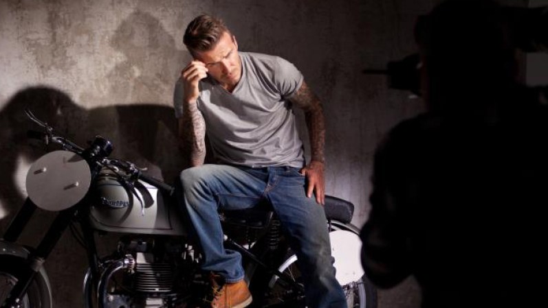 La mayoría de sus ingresos provienen de ¡campañas publicitarias! Beckham es modelo y embajador de múltiples marcas internacionales.