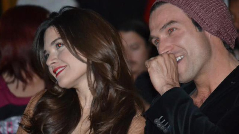 Es importante mencionar que esta gran estrella cuenta con el apoyo incondicional de su pareja, la actriz Angélica Celaya, con quien también trabaja en la telenovela ‘"El Señor de los Cielos" .