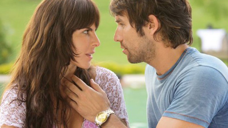 También, formó parte de la telenovela "La reina del Sur" junto a Kate del Castillo.