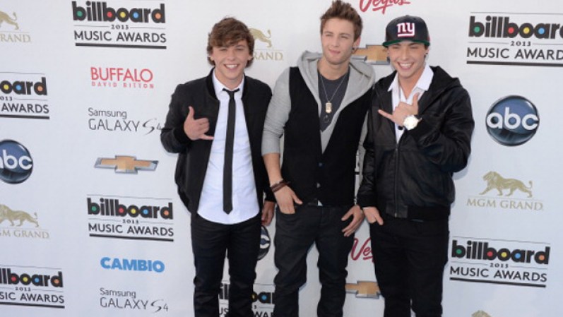 Los jóvenes talentos de Emblem3 visten frescos e informales y hacen suspirar a las adolescentes.