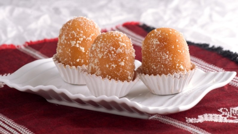 Gulaab Jamun (India) Estos bollos dulces asiáticos son un verdadero manjar. Con un sabor parecido al donut están rellenos de sirope. El sabor del sirope cambia según la región de India de dónde provengan. Un manjar que hay que probar.
